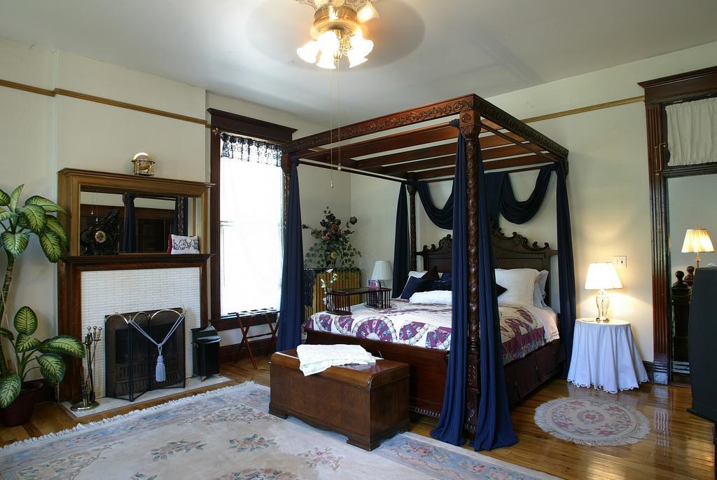 Beall Mansion An Elegant Bed & Breakfast Inn Alton Habitación foto